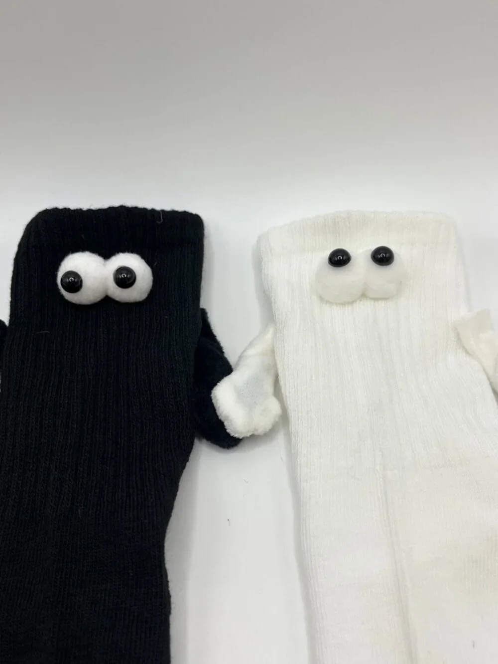 4 Pairs Magnetic Holding Hands Couple Socks Funny Cute Black White One Size